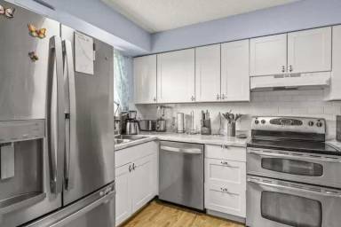 Main picture of 901 Riverside Dr