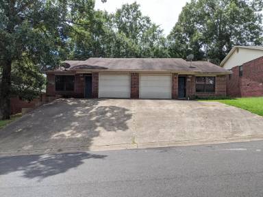 Main picture of 309 W 16th Ct