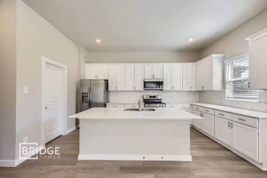 Main picture of 1024 Ethan Cir