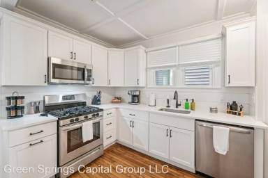 Main picture of 17 Granite St