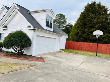 Main picture of 15 Candlewood Dr
