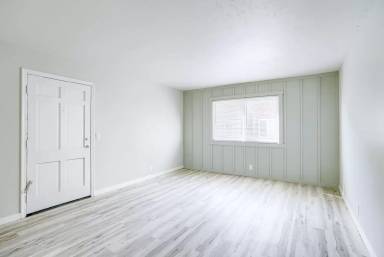 Main picture of 1330 S 30th Ave