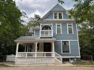 Main picture of 800 W Huron St