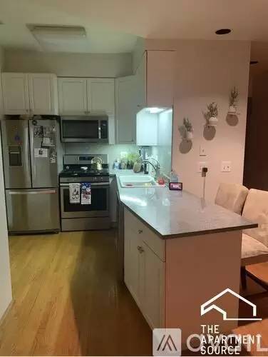 Main picture of 1162 W Grand Ave