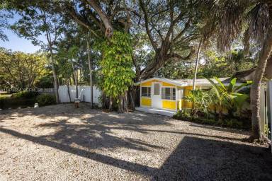 Main picture of 3041 Calusa St