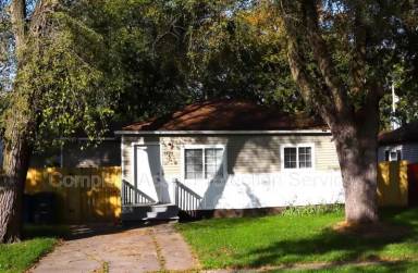 Main picture of 3424 Iowa St