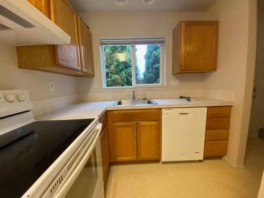 Main picture of 10420 NE Glisan St