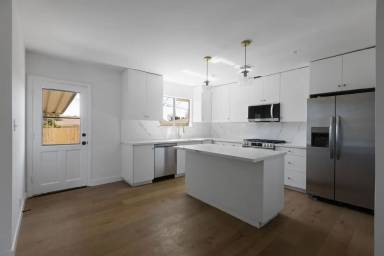 Main picture of 16130 Devonshire St