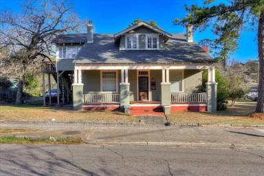 Main picture of 2201 Central Ave