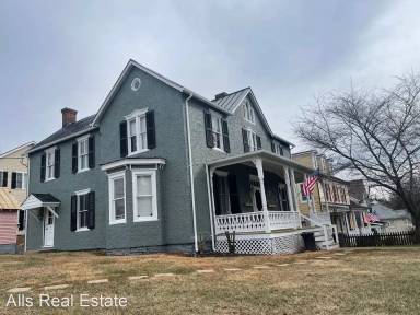 Main picture of 111 E Lee St