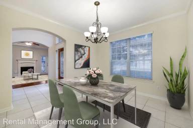 Main picture of 2010 Que Manor Dr
