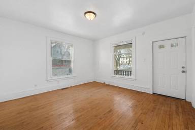 Main picture of 1734 W Clarke St Apartments