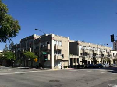 Main picture of 80 N Raymond Ave