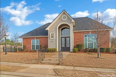 Main picture of 48 Fairway Cir
