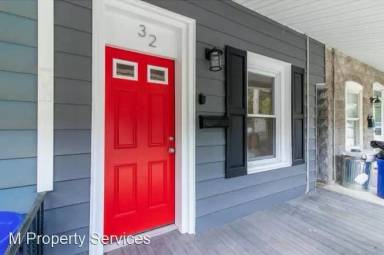 Main picture of 32 Maple St