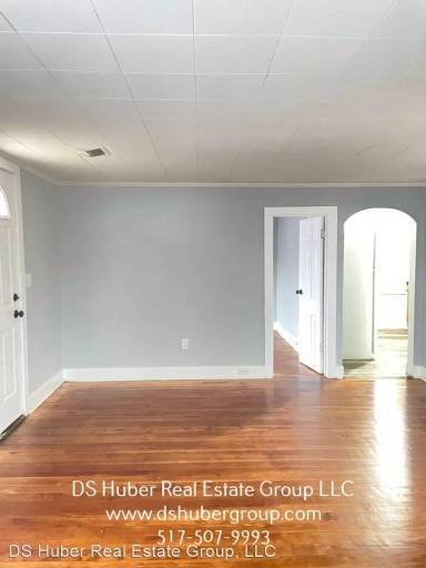 Main picture of 3725 Parkway Dr