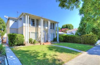 Main picture of 2815 W Clark Ave