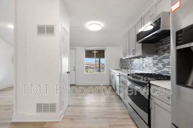 Main picture of 1647 E 6th St