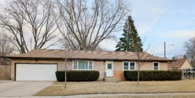 Main picture of 1993 Meadow Dr