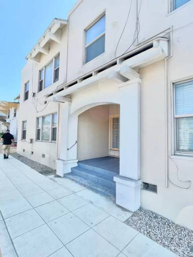 Main picture of 109 University Ave