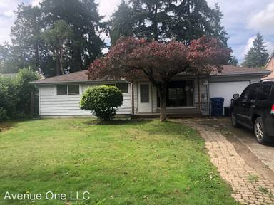Main picture of 12045 Roosevelt Way NE