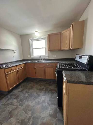 Main picture of 185 Harwood Ave
