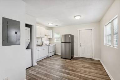 Main picture of 619 Oliver St NW