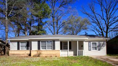 Main picture of 15 Needles Dr