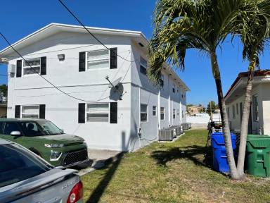 Main picture of 3181 SW 18th St