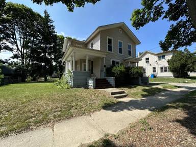 Main picture of 317 W Franklin St