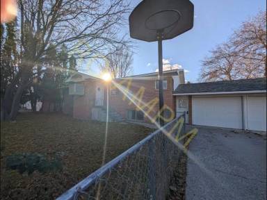 Main picture of 939 N Eisenhower St