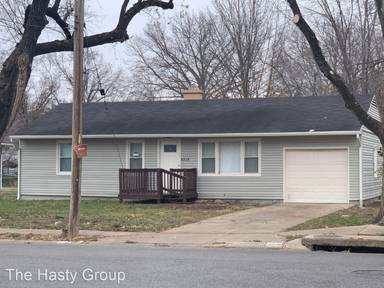 Main picture of 8218 Ruskin Way