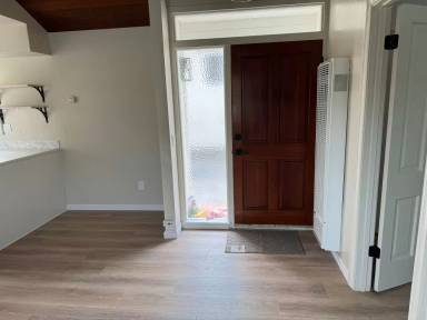 Main picture of 728 1/2 Taylor St