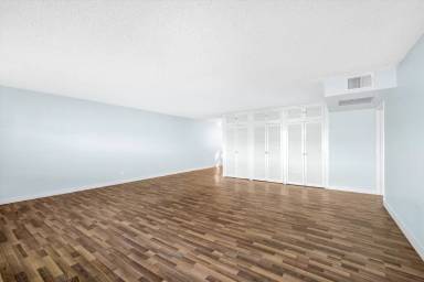 Main picture of 1700 Rexford Dr