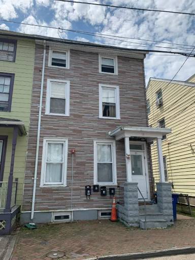 Main picture of 10 Church St - Apt 1