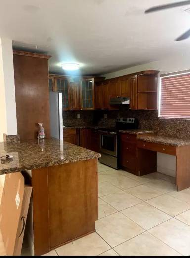 Main picture of 661 SE 7th Ave