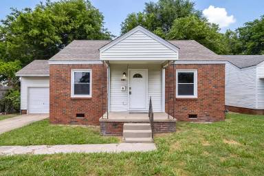 Main picture of 2431 E 2nd St