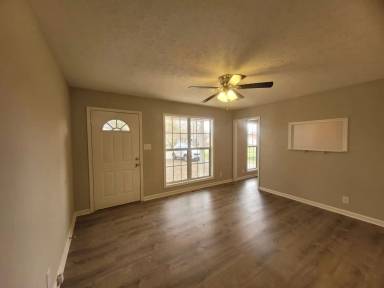 Main picture of 409 Pacific Ave
