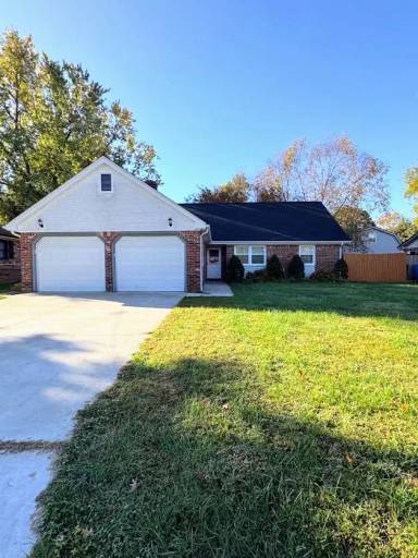 Main picture of 825 Carolyn Dr