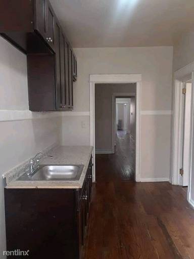 Main picture of 4711 S Prairie Ave