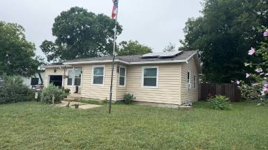Main picture of 911 Leonhard St