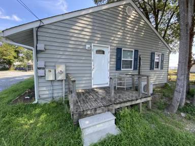 Main picture of 205 Irving Ave N
