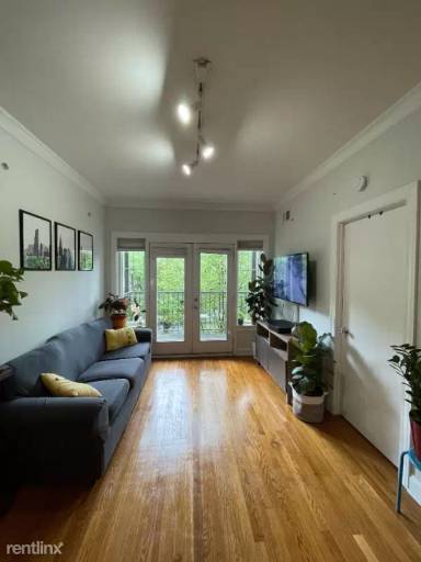 Main picture of 4420 N Ashland Ave