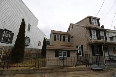 Main picture of 307 N Turnpike St
