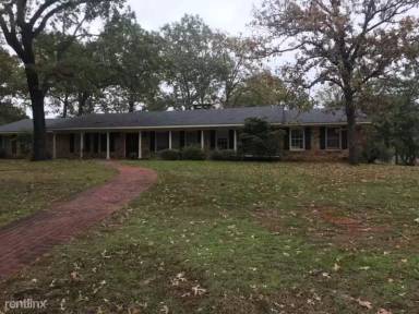 Main picture of 2000 Wood Pl