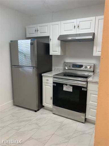Main picture of 10300 NW 8th St