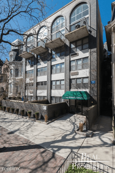 Main picture of 1446 N Dearborn St