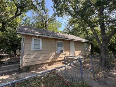 Main picture of 742 W Hendryx St