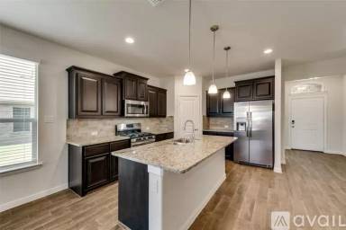 Main picture of 415 Helm Ln