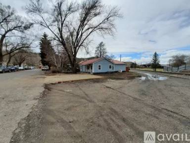 Main picture of 220 Oak Ave